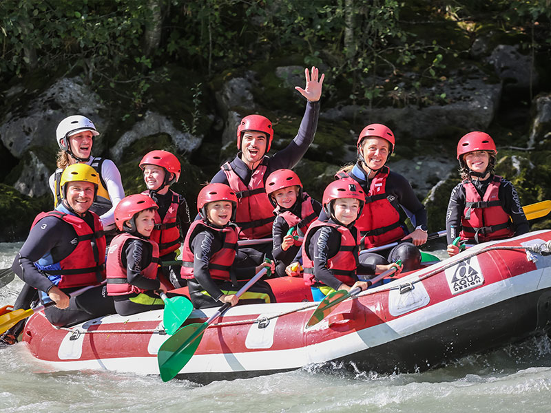 Découverte du milieu naturel et des 1ères sensations en eau vive avec l’équipe des Guides de l'école de Sports d'eau vive SESSIONRAFT